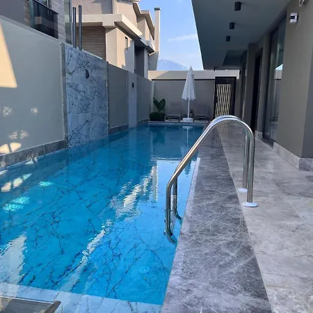 şehir Merkezinde, özel Havuzlu, Saunalı, Jakuzili, Türk Hamamlı Ve Barbekülü Müstakil * Fethiye