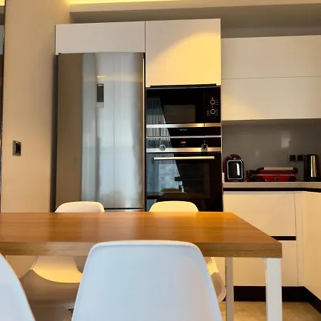 şehir Merkezinde, özel Havuzlu, Saunalı, Jakuzili, Türk Hamamlı Ve Barbekülü Müstakil Villa *