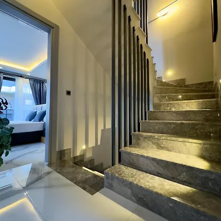 Villa şehir Merkezinde, özel Havuzlu, Saunalı, Jakuzili, Türk Hamamlı Ve Barbekülü Müstakil Fethiye
