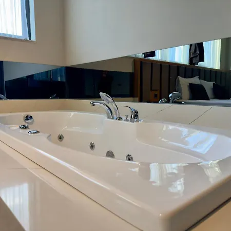 Burberry&sauna Whirlpool Turkish Bath Pool Bbq Villa *