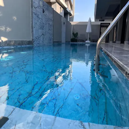 Villa Sehir Merkezinde, Oezel Havuzlu, Saunali, Jakuzili, Tuerk Hamamli Ve Barbekuelue Muestakil