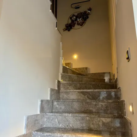 Villa Sehir Merkezinde, Oezel Havuzlu, Saunali, Jakuzili, Tuerk Hamamli Ve Barbekuelue Muestakil Fethiye