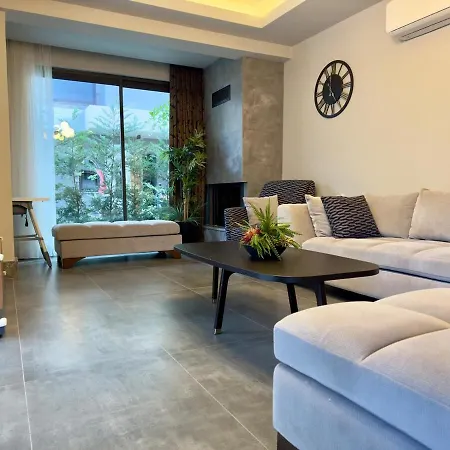 Villa Sehir Merkezinde, Oezel Havuzlu, Saunali, Jakuzili, Tuerk Hamamli Ve Barbekuelue Muestakil *