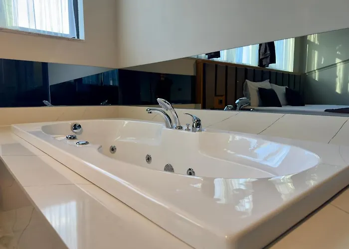 Burberry&sauna Whirlpool Turkish Bath Pool Bbq Villa *