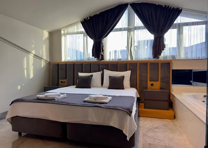 Burberry&sauna Whirlpool Turkish Bath Pool Bbq Villa