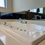 Burberry&sauna Whirlpool Turkish Bath Pool Bbq Villa *