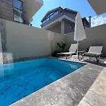 Villa Burberry&sauna Whirlpool Turkish Bath Pool Bbq *